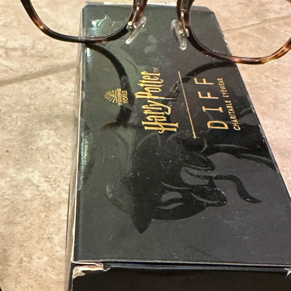 DIFF CHARITABLE EYEWEAR unisex Gryffindor™